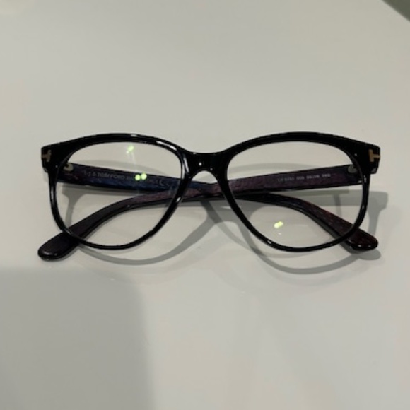 Tom Ford Cat Eye Glasses for Prescription Lenses - Previously Owned - Picture 8 of 8
